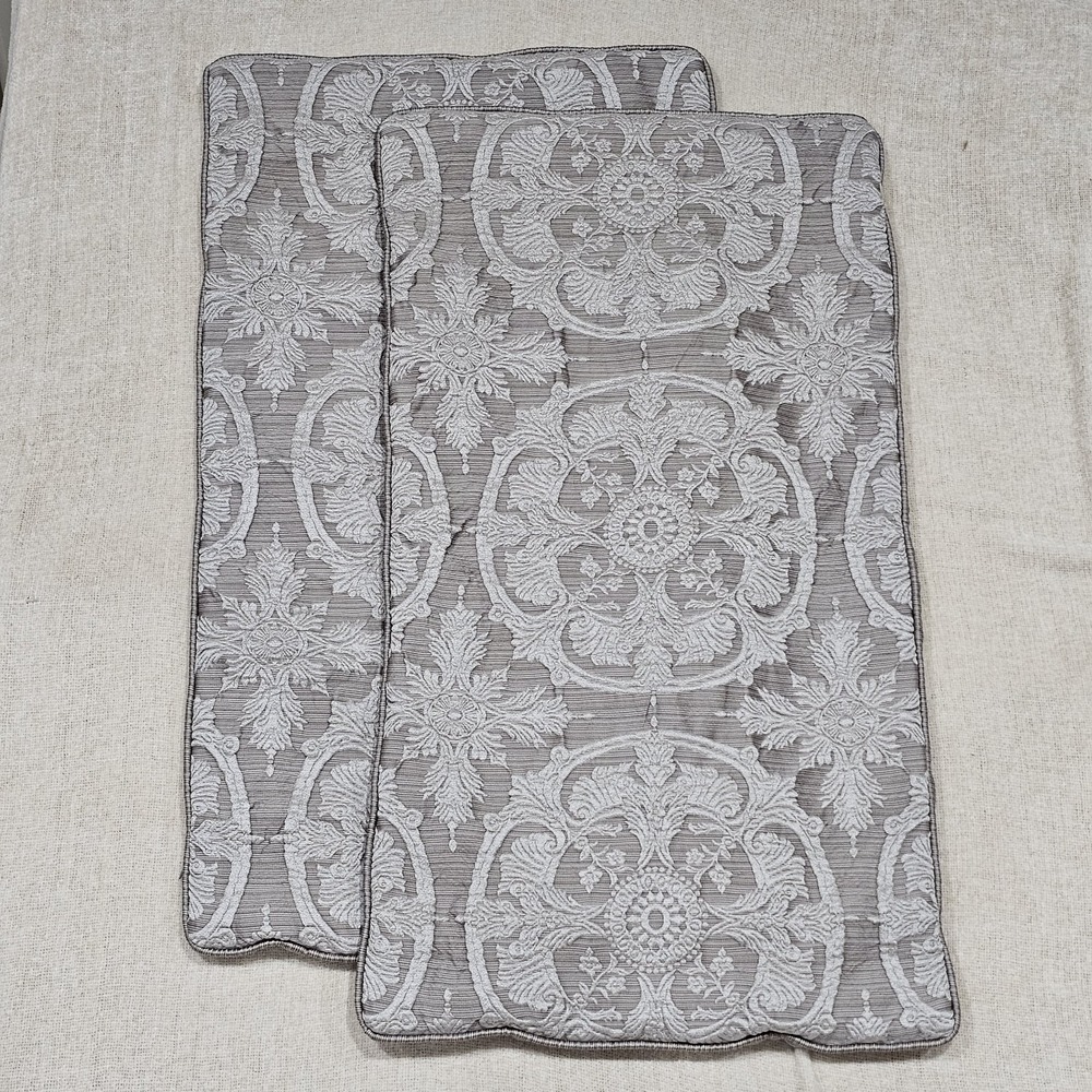 EUC J Queen New York Set Of 2 King Damask Coleen Medallion Grey Zip Pillow Shams